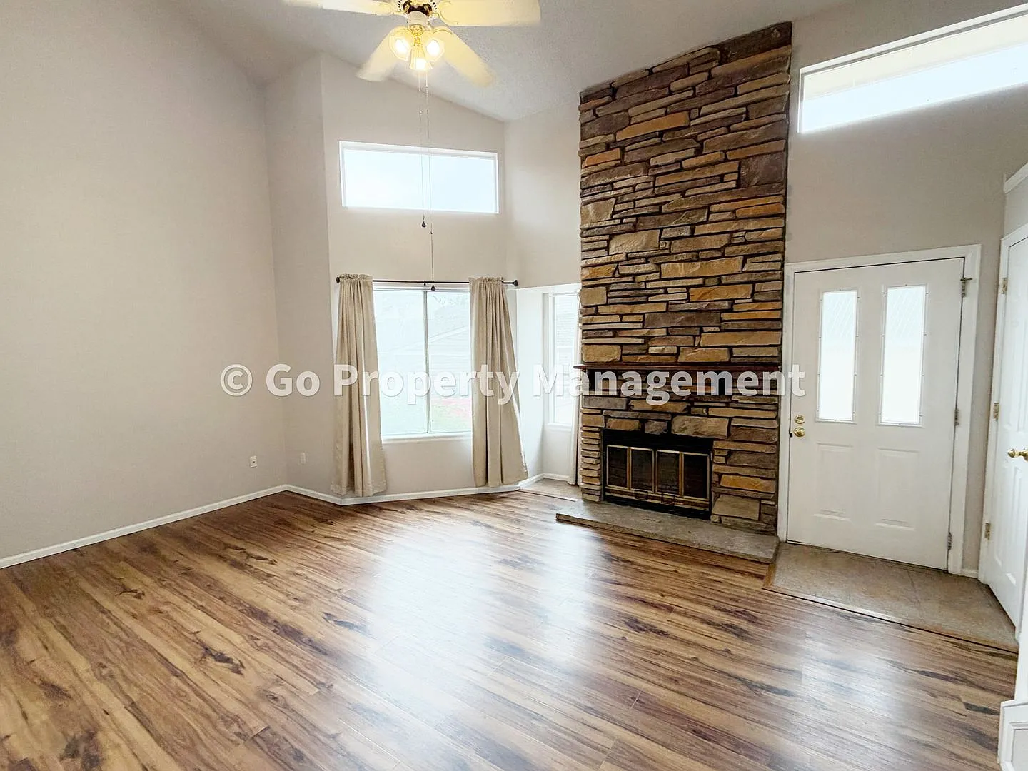 Open, Clean and Spacious 2-Bed, 2.5 Bath in Lake Arbor in Arvada — Photo 4