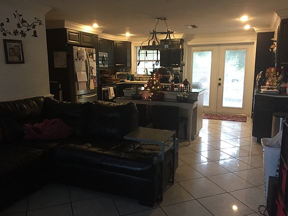 Living room/kitchen 