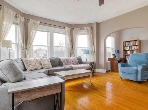 49 Temple St APT 3, Somerville, MA 02145