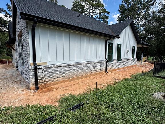 3rd image of 110 Rolling Hills Dr
