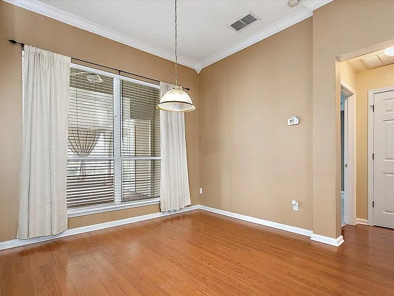 1252 Woodchurch Ln — Photo 8
