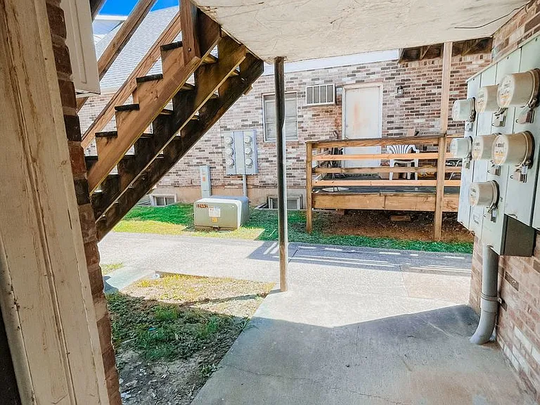 2819 Whitener St — Photo 2