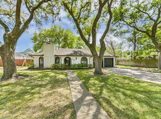 105 W Wildwinn Dr, Alvin, TX 77511