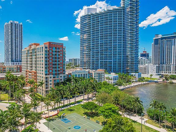 3rd image of 2000 N Bayshore Dr APT 621