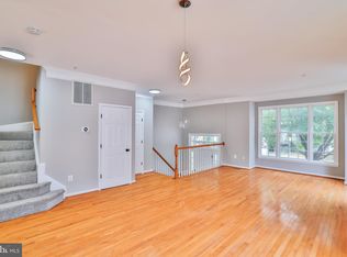 1004 Pleasant Dr, Rockville, MD 20850