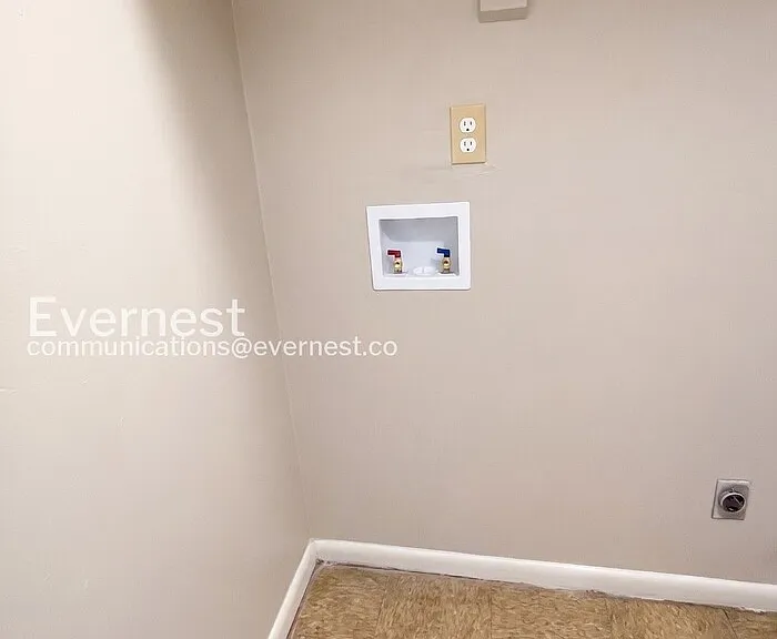 3062 Saint Paul Dr — Photo 13