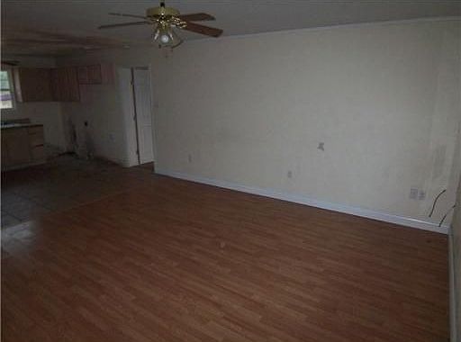 2nd image of 114 Lynn Cir