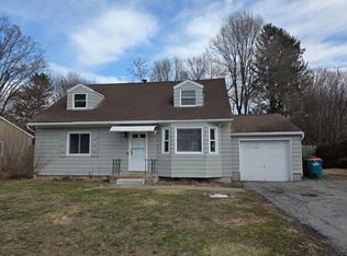 11 Morris Dr, Hyde Park, NY 12538