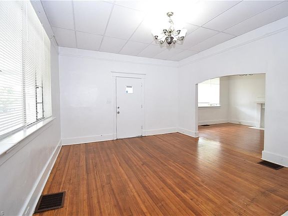 4th image of 903 N Cameron Ave