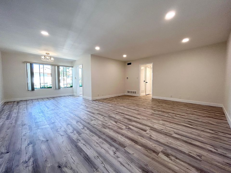 1st image of 439 S Oakhurst Dr APT 1