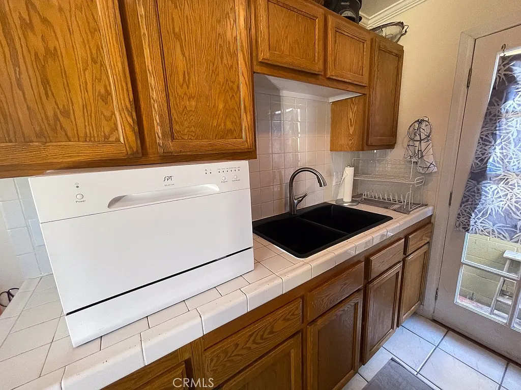 3 bed, 1.5 bath, 1086 sqft, $4,500 — Photo 3