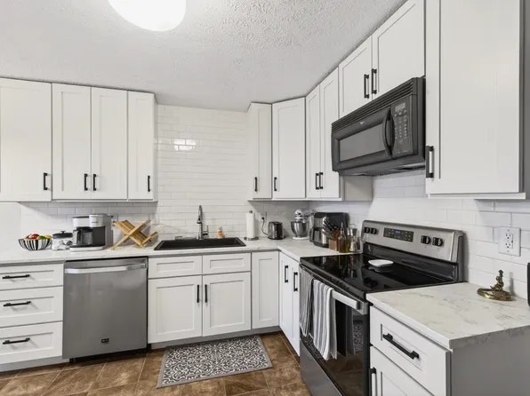 1337 S Hickory Grove Ln #1337, Bloomington, IN 47403