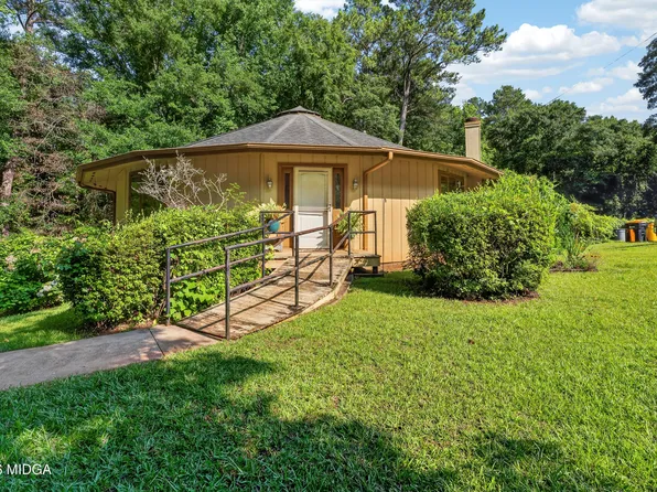 208 Newton Dr, Forsyth, GA 31029