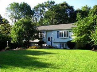 101 Crum Elbow Rd, Hyde Park, NY 12538