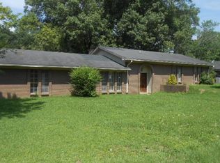 2 Beverly Hills Cir, Vicksburg, MS 39180