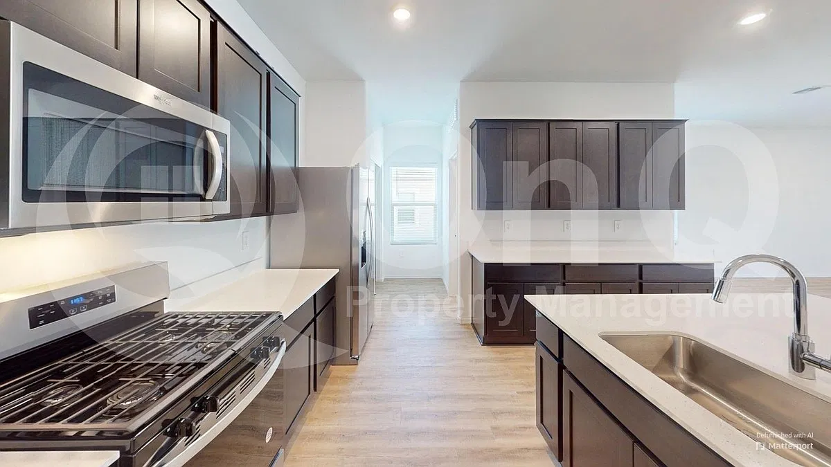 4 bed, 2.0 bath, 2051 sqft, $2,399 — Photo 4