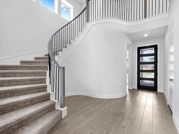 3rd image of 10950 Middle Ridge Dr