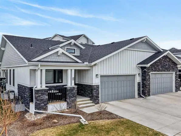 46 W Crestridge Bay SW, Calgary, AB T3B 6H2