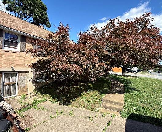 3rd image of 301 New York Ave
