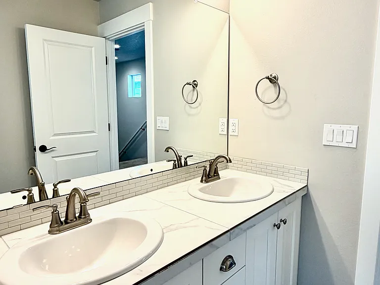 Guest Bathroom 2