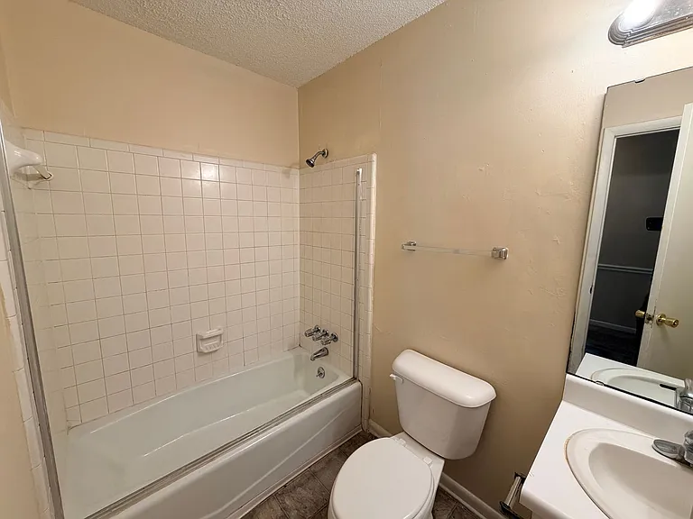 3902 Danube Cir — Photo 13
