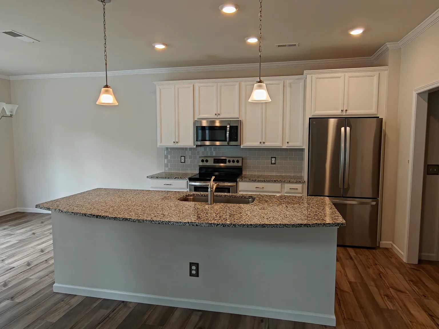 3 bed, 2.5 bath, 2175 sqft, $2,800 — Photo 3