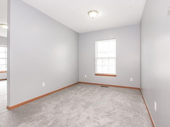 5th image of 134 Warden Ave