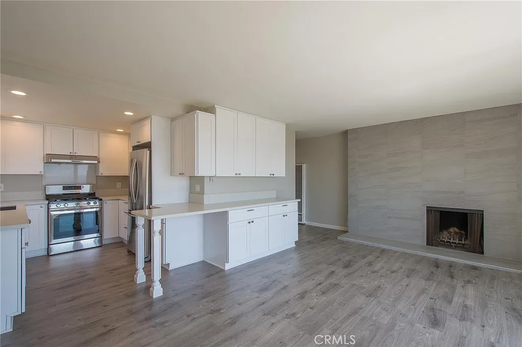 1 bed, 725 sqft, $4,400 — Photo 2