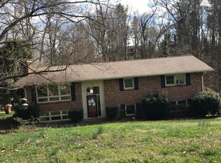 89 Lakemont Park Rd, Hickory, NC 28601