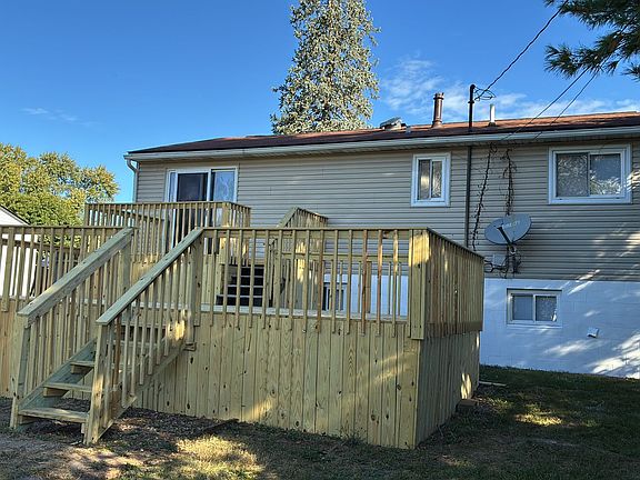 3rd image of 5071 Albany Dr