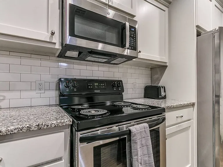 436 Chalk Hill Ct — Photo 13