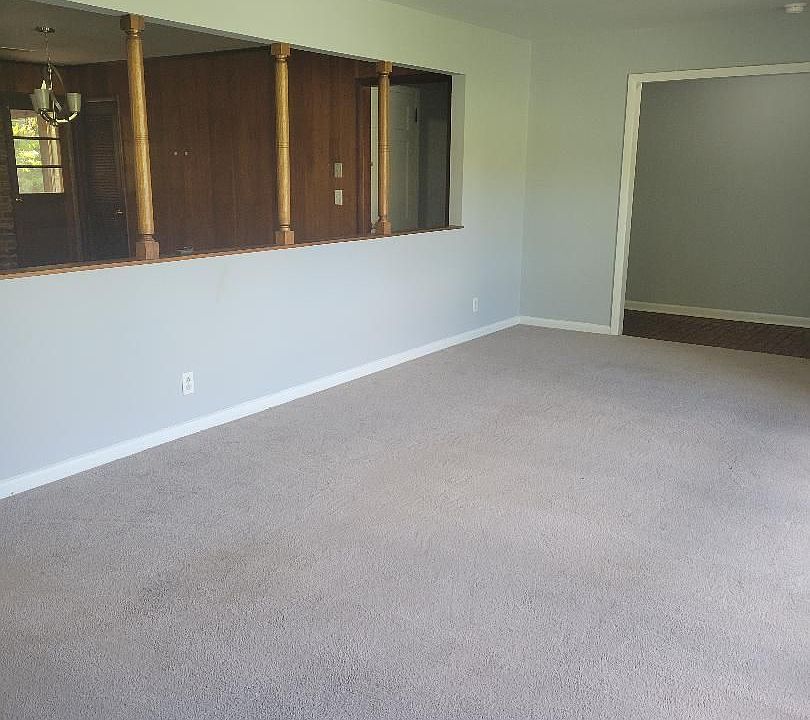 1st image of 513 Clover Dr