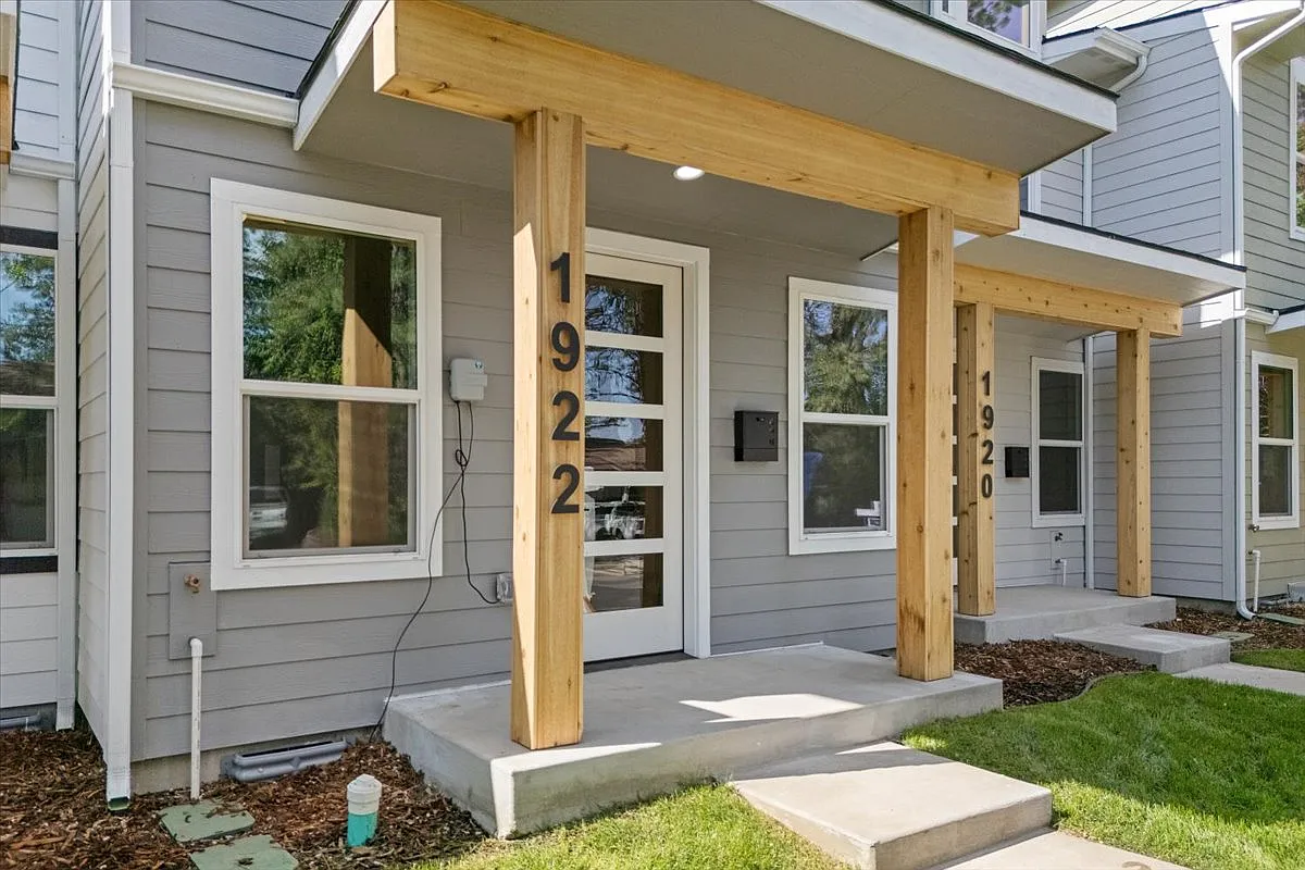 3 bed, 2.5 bath, 1792 sqft, $2,095 — Photo 3
