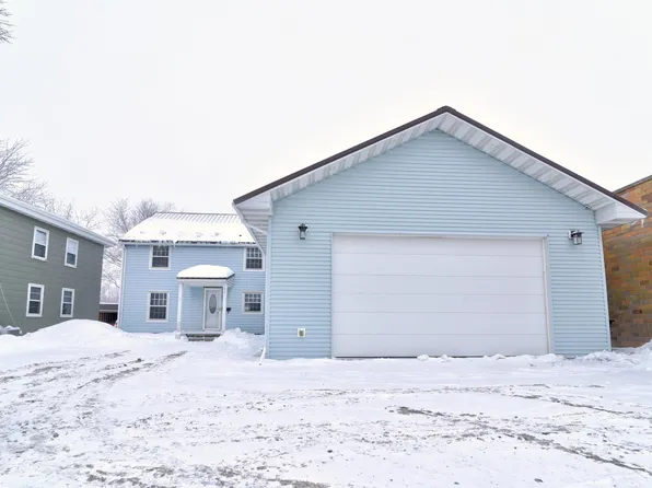 1521 Central Ave, Estherville, IA 51334