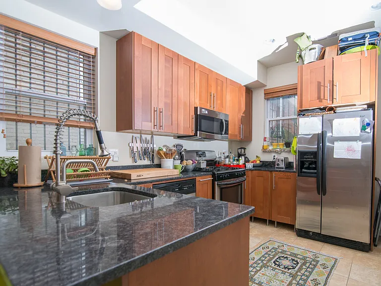 340 Oakdale Pl NW — Photo 5