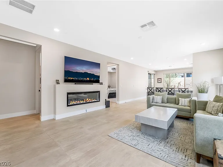 57 Lake Bluff Ct — Photo 4