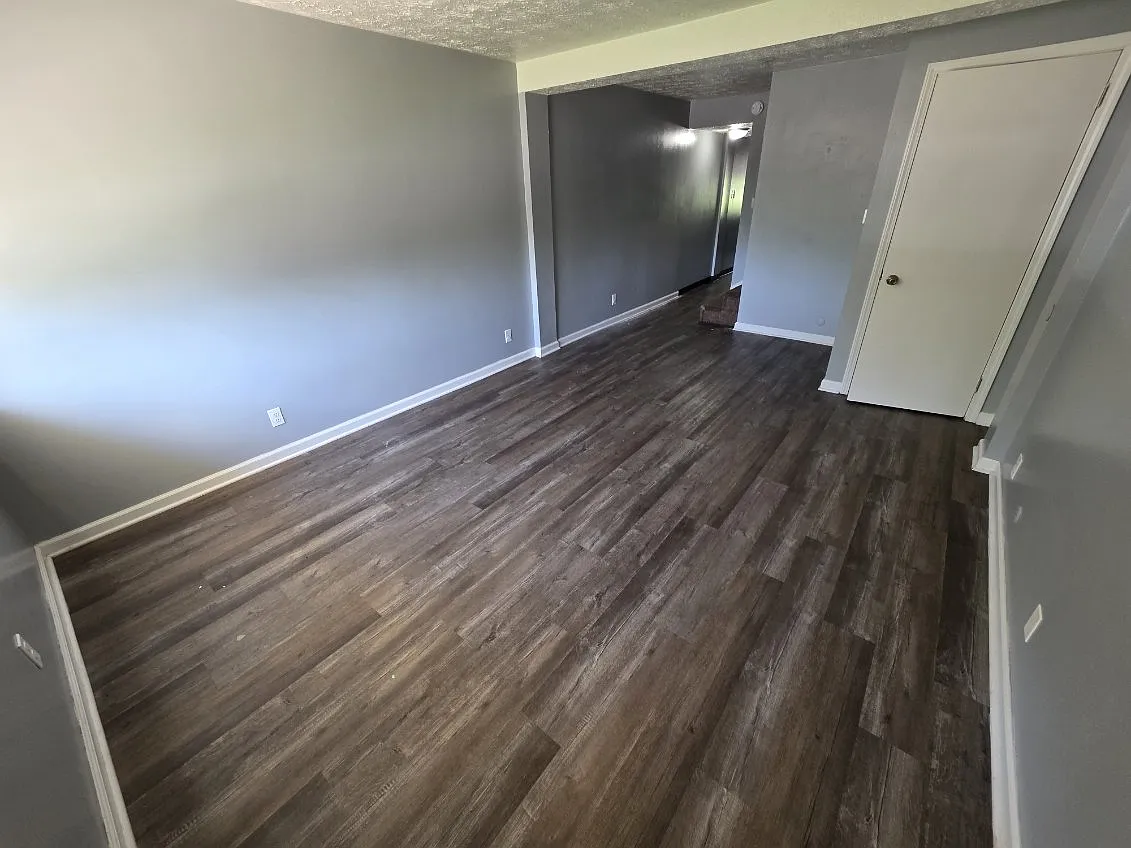 2 bed, 1.5 bath, 1100 sqft, $950 — Photo 2