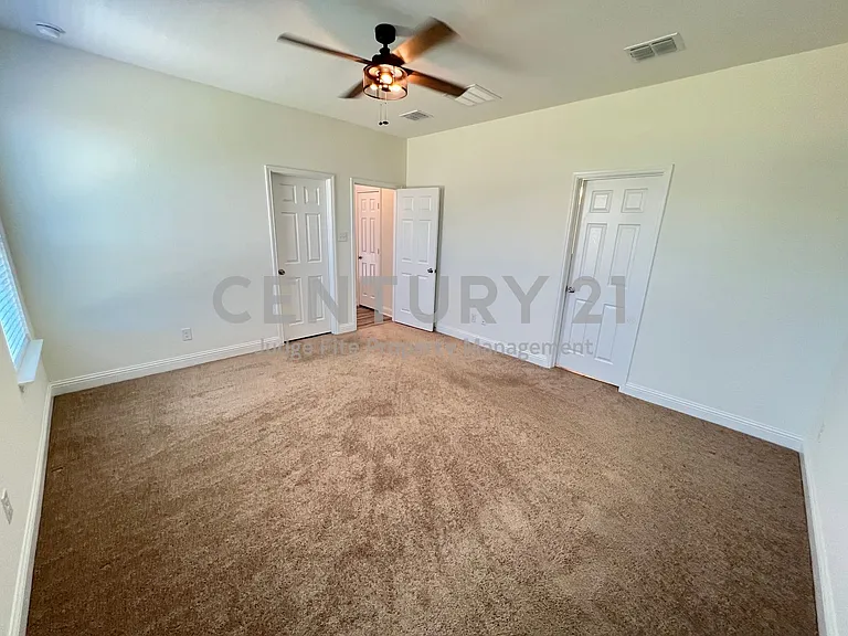 2605 Warren Ln — Photo 11