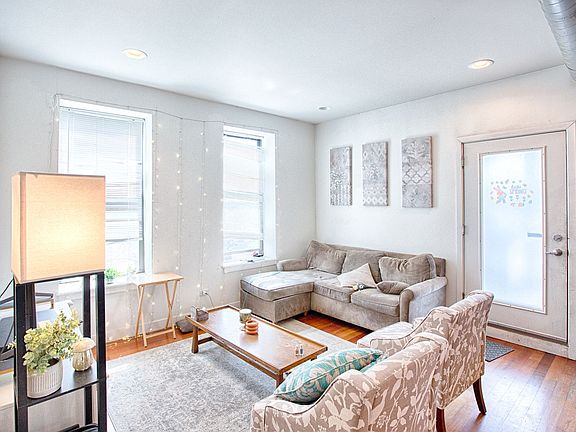 4th image of 1116 N Wood St APT 2R