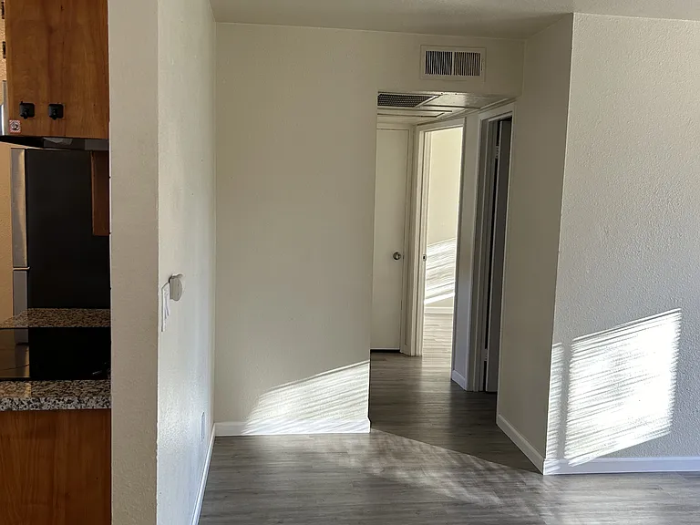 120 E Fairmont Ave #8 — Photo 29