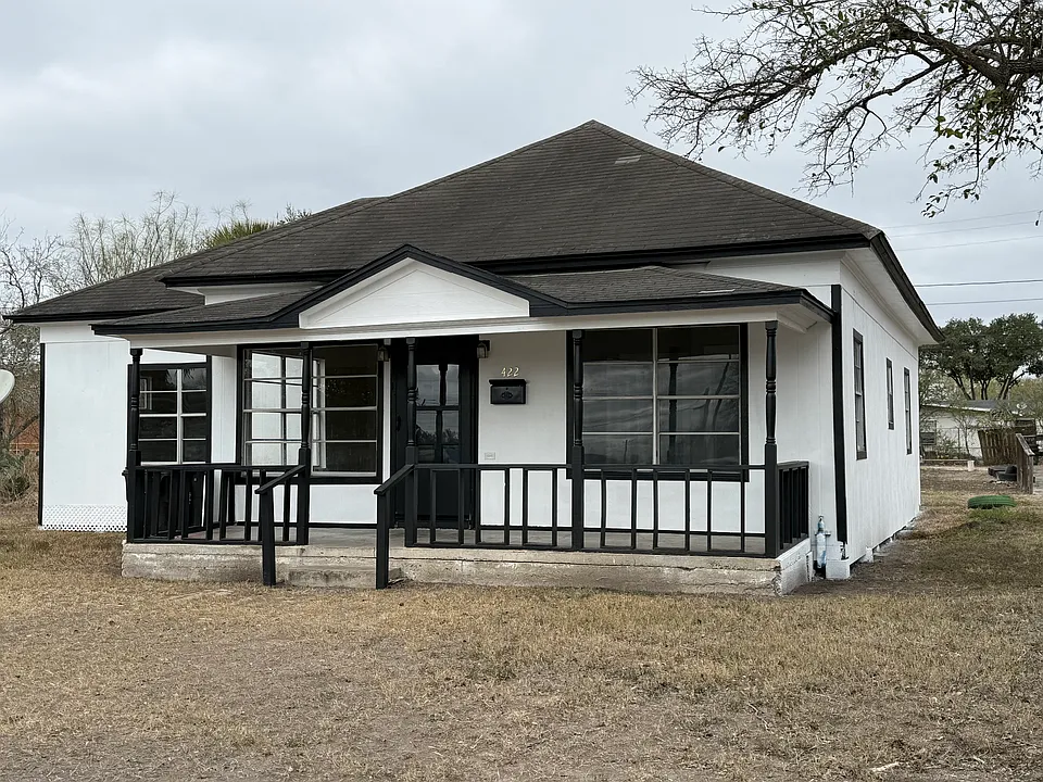 422 W Johnston Ave