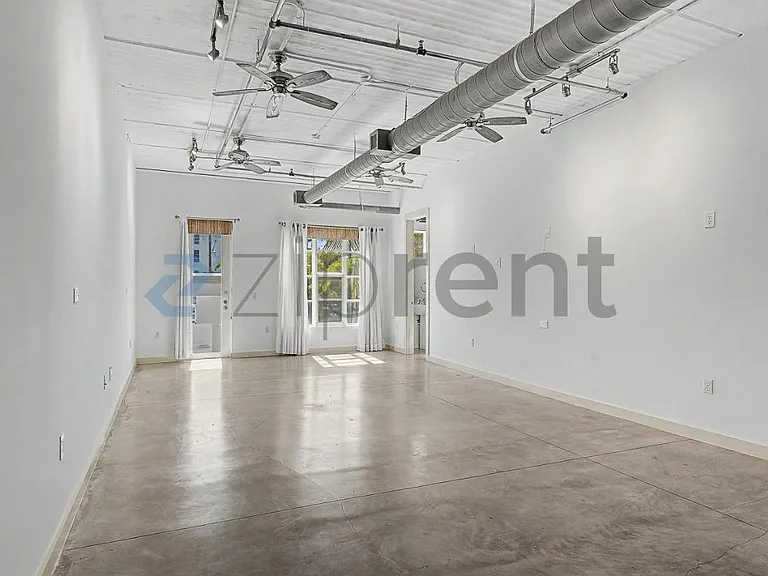103 SE 4th Ave #203 — Photo 4