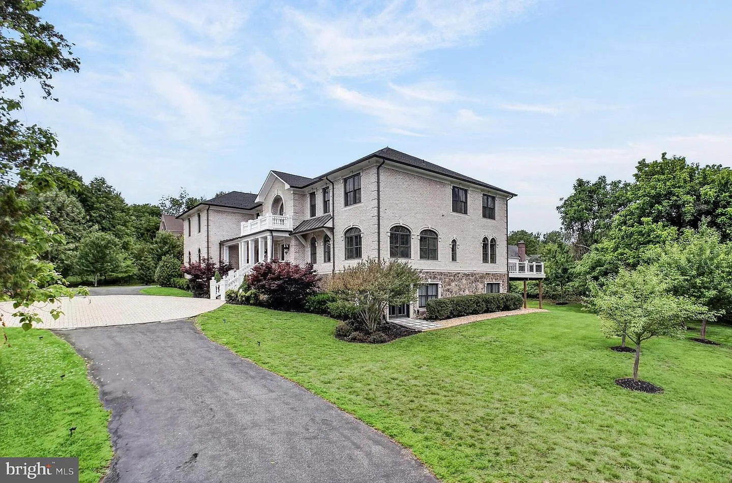 7 bed, 9.0 bath, 10852 sqft, $12,500 — Photo 1