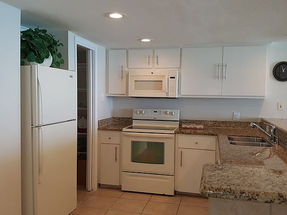3rd image of 3000 Gulf Blvd APT 1008