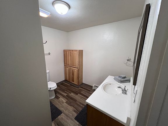 5th image of 2620 Gold St #B