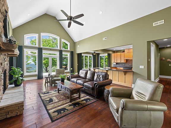 12th image of 3099 Sunset Dr