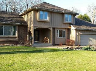 3160 Torchwood Dr, New Brighton, MN 55112