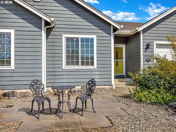 2nd image of 42465 Dale Ln