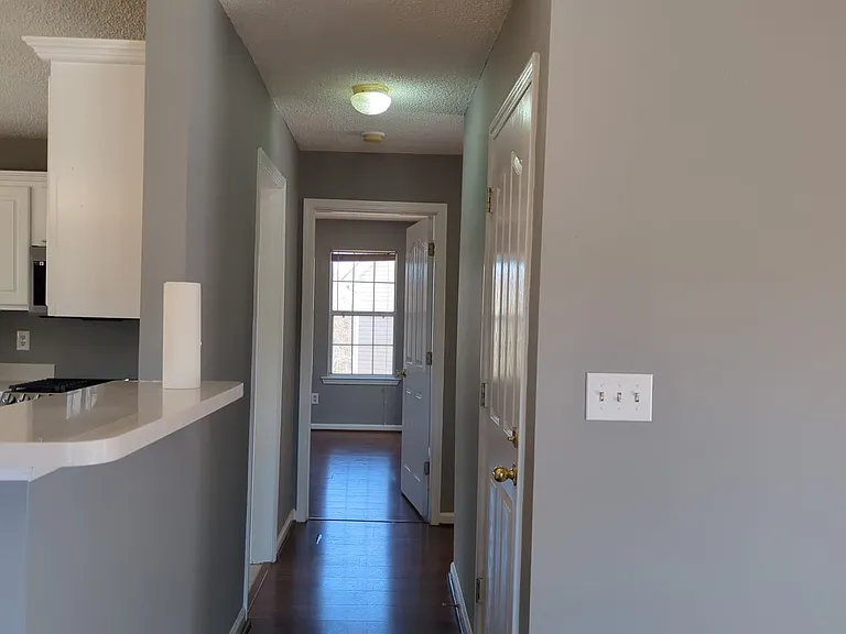 705 Dover Ct — Photo 10