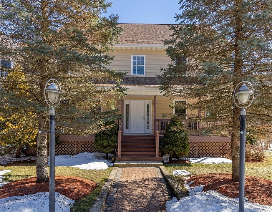 1st image of 11 Robs Ln